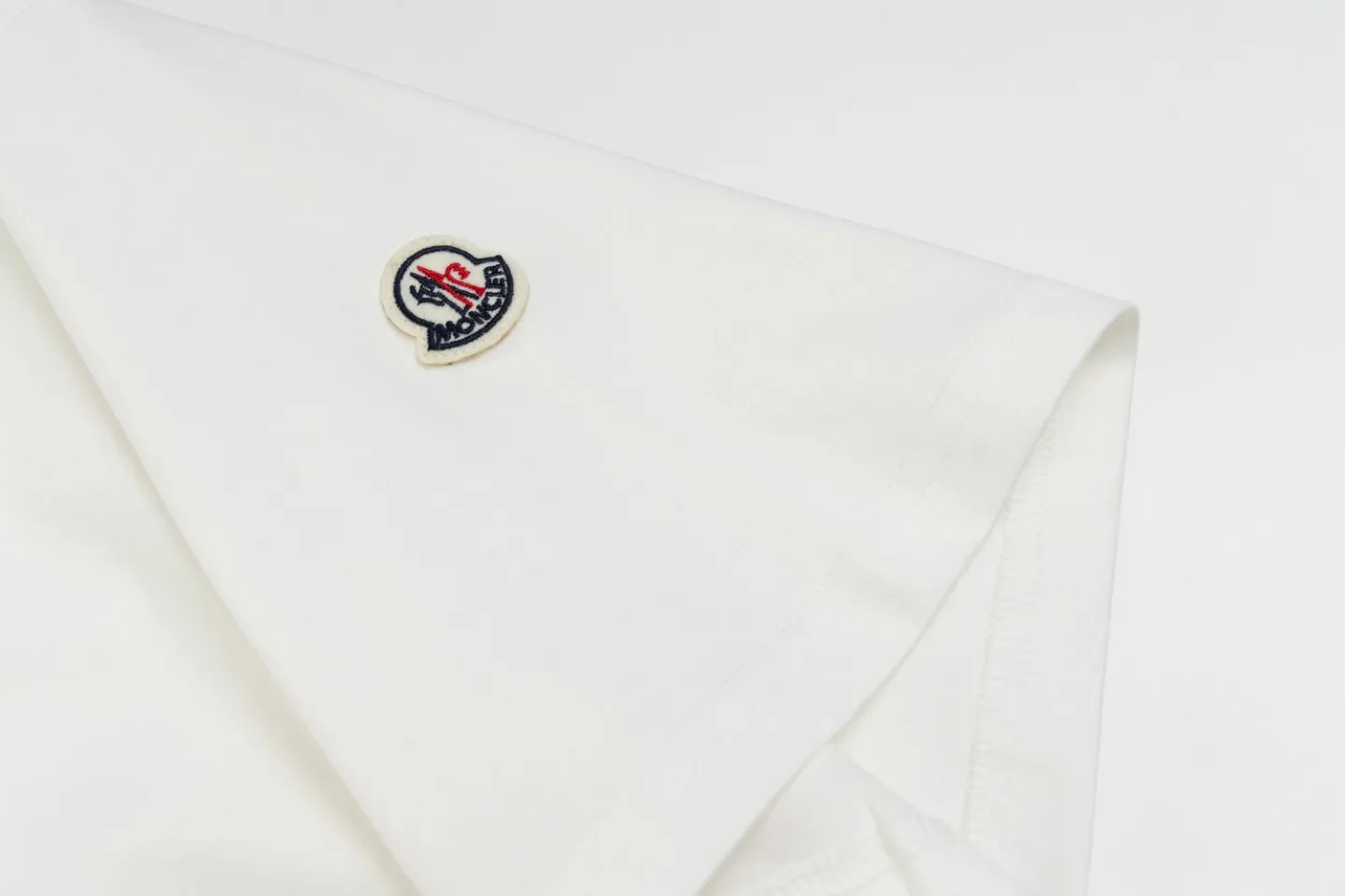 【 MONCLER】 2024 New Arrival Premium LOGO ， Premium ， 230 ， ， ， ！ Same Style ❗️ Same Style， In Stock！ Size：S M L XL XXL ：Black White Navy Blue
